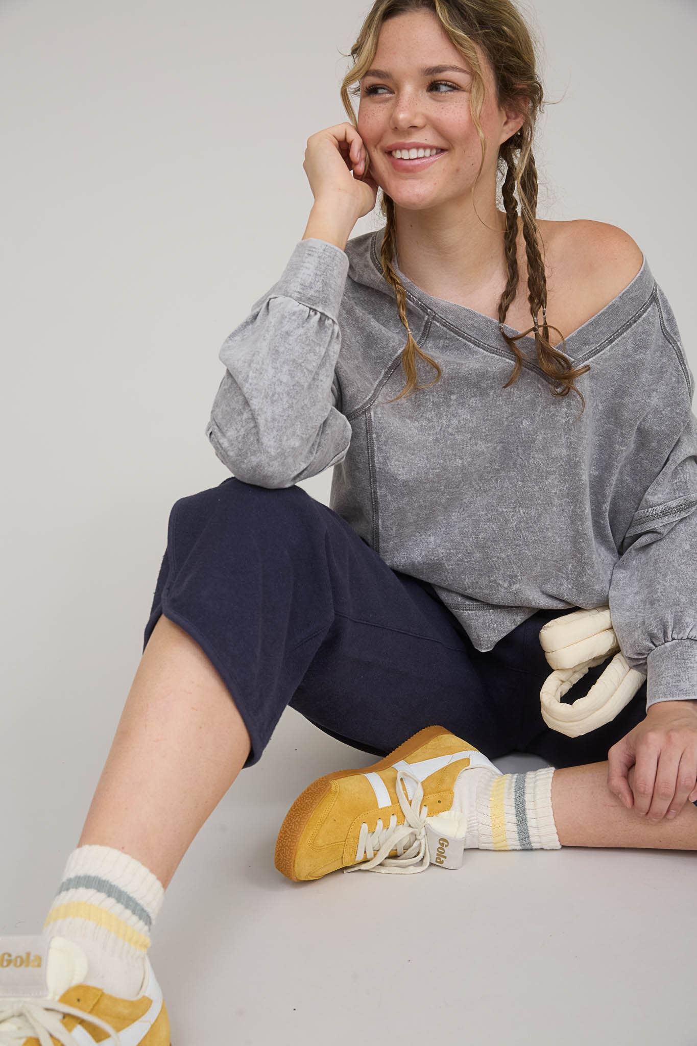 V NECK EXPOSED seam -Q15