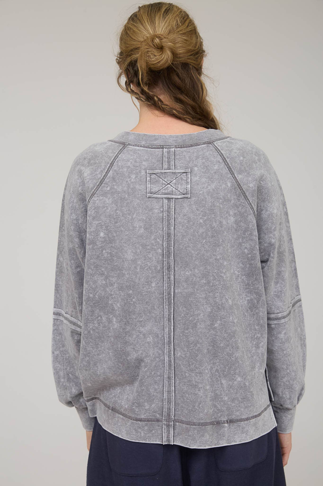 V NECK EXPOSED seam -Q15