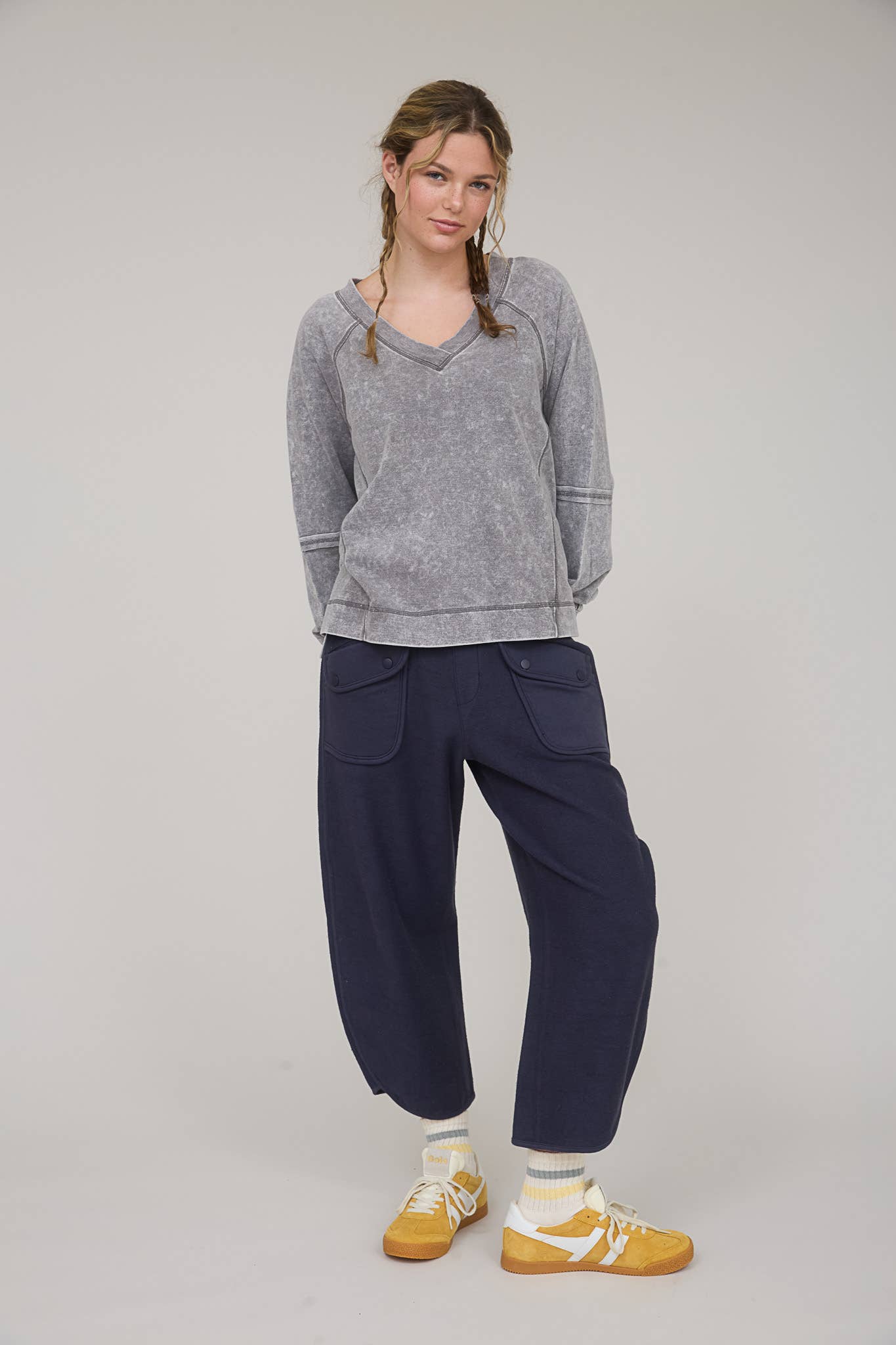 V NECK EXPOSED seam -Q15