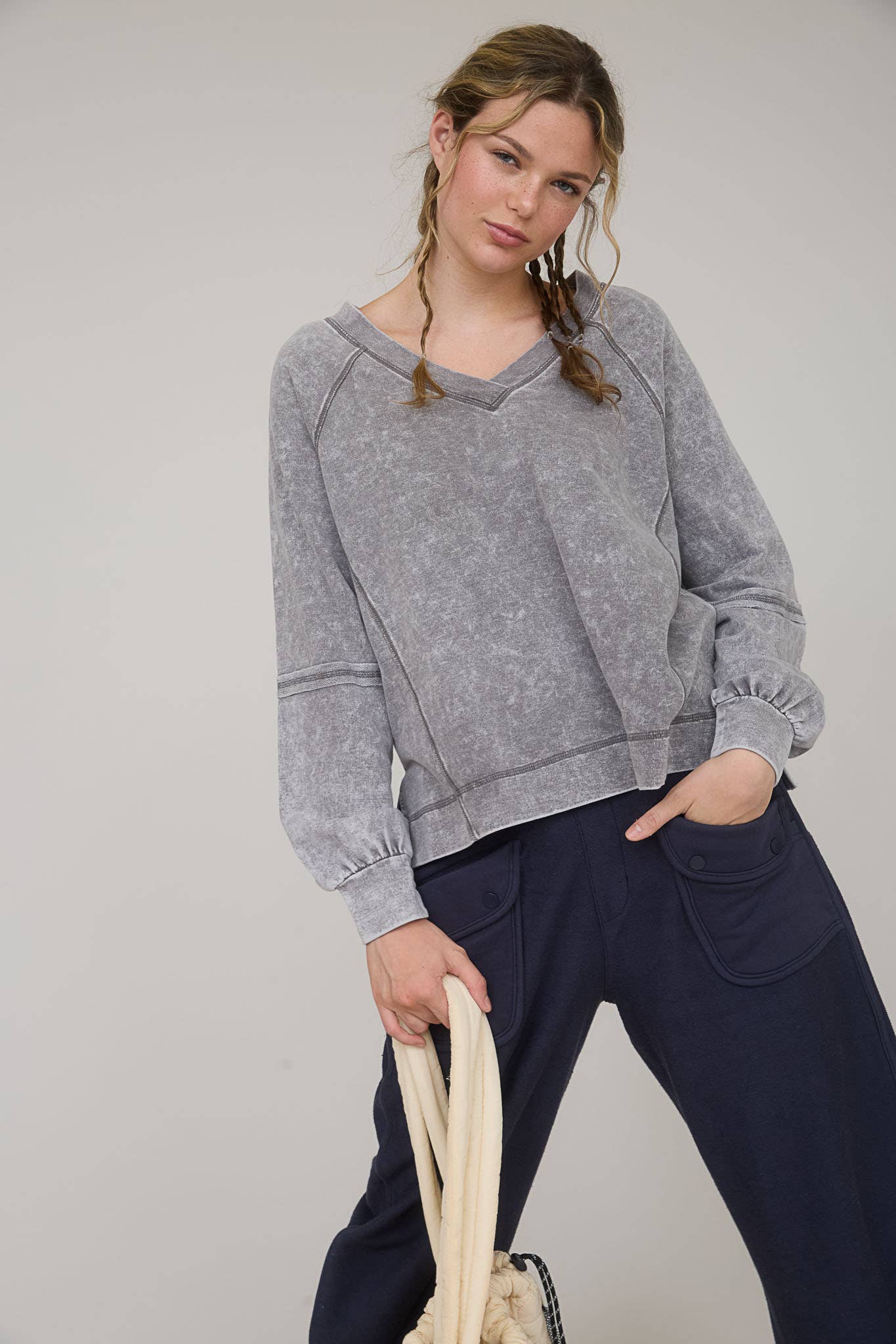 V NECK EXPOSED seam -Q15